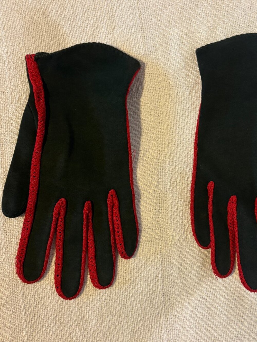 Vintage Crescendoe Black Suede Gloves with Red Stitching | Size 7